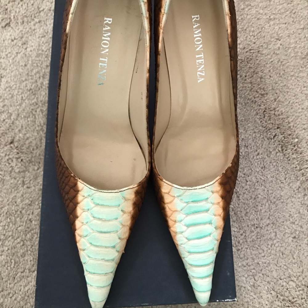 Ramon Tenza , Sumatra Shoes.